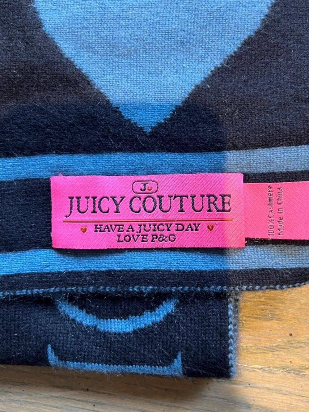 Juicy Couture Reversible 100% Cashmere Scarf – Blue & Black – Like New - Picture 2 of 3
